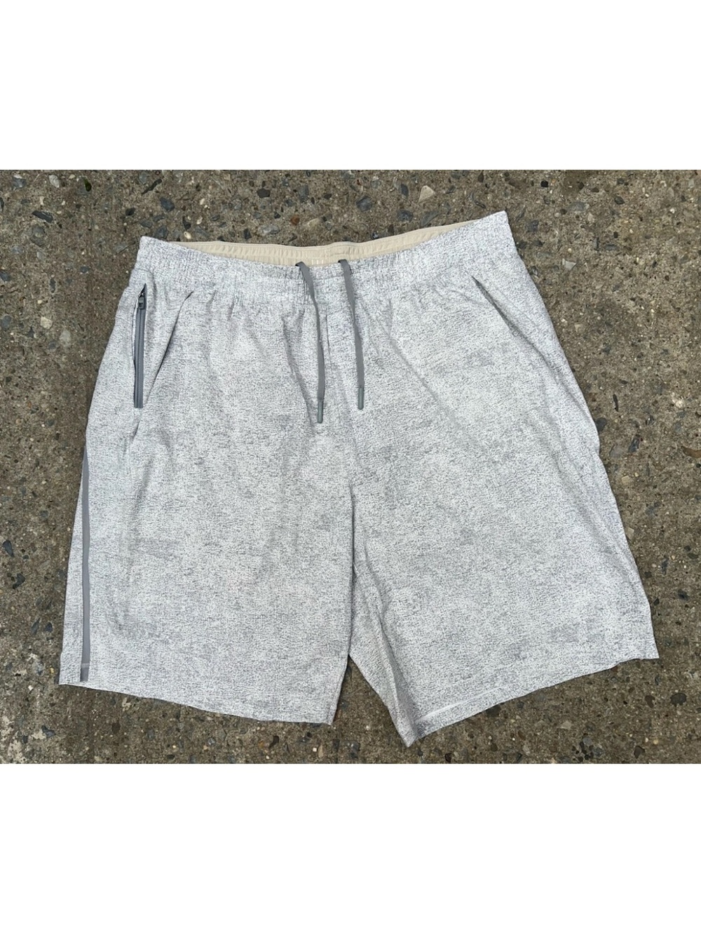 Lululemon Pace Breaker Lined Grey Pebbled Shorts Size M Athletic Stretch